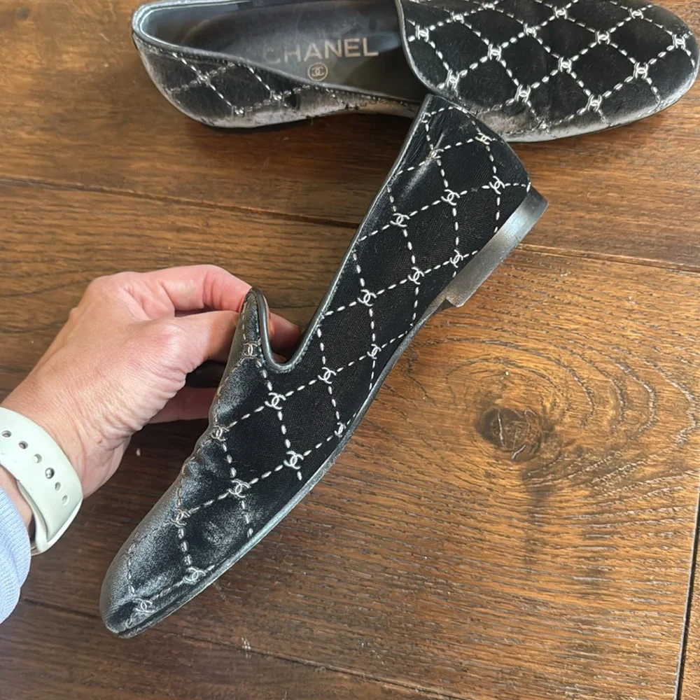 CHANEL - Women’s Grey Velvet Quilted CC Logo Loafers Slippers - Size: 37.5